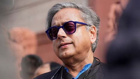 ಕೇಂದ್ರ ಸರ್ಕಾರದ ವಿರುದ್ಧ ಗುಡುಗಿದ ಶಶಿ ತರೂರ್
