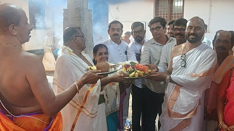 ಉಡುಪಿಯ ಕಾಮಾಕ್ಷಿ ದೇವಿ ದೇಗುಲದಲ್ಲಿ ಪ್ರಧಾನಿ ಮೋದಿ ಅವರ ಆರೋಗ್ಯ, ಆಯುಷ್ಯ ವರ್ಧನೆಗೆ ಚಂಡಿಕಾ ಯಾಗ ನಡೆಸಲಾಯಿತು. ಪುತ್ತೂರು ಶ್ರೀನಿವಾಸ ತಂತ್ರಿ, ರತ್ನಾಕರ ಇಂದ್ರಾಳಿ, ದಿನೇಶ್​ ಅಮೀನ್​, ಶ್ರೀಕಾಂತ ನಾಯಕ್​ ಇತರರಿದ್ದರು.