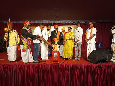 ಬಾಳೆಹೊನ್ನೂರಿನ ದುರ್ಗಾದೇವಿ ನವರಾತ್ರಿ ಉತ್ಸವದ ಸಾಂಸ್ಕೃತಿಕ ಕಾರ್ಯಕ್ರಮಗಳನ್ನು ಬಿ.ಚನ್ನಕೇಶವ ಉದ್ಘಾಟಿಸಿದರು. ಎಚ್.ಡಿ.ಸತೀಶ್, ಚೈತನ್ಯ ವೆಂಕಿ, ಕೋಕಿಲಮ್ಮ, ರಾಘವೇಂದ್ರ ಇತರರಿದ್ದರು.