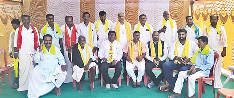 ಕಲಬುರಗಿ ಮತ್ತು ಯಾದಗಿರಿ ಜಿಲ್ಲೆಯ ಕುರುಬ ಸಮಾಜಕ್ಕೆ ಎಸ್​ಟಿ ಪ್ರಮಾಣಪತ್ರ ನೀಡುವಂತೆ ಆಗ್ರಹಿಸಿ ಸಮಾಜದ ಸಂಟನೆಗಳ ಒಕ್ಕೂಟದಿಂದ ಯಾದಗಿರಿ ಡಿಸಿ ಕಚೇರಿ ಎದುರು ಸೋಮವಾರದಿಂದ ಅರ್ನಿದಿಷ್ಟಾವಧಿ ಧರಣಿ ಸತ್ಯಾಗ್ರಹ  ಆರಂಭಿಸಲಾಯಿತು. ಬಸವರಾಜ ಮದ್ರಕಿ, ಶಿವಕುಮಾರ ಮುನಗಲ್ಲ, ರೇವಣಸಿದ್ದಪ್ಪ ಗುಂಡಾಪುರ, ರಾಜು ಪತೆಪುರೆ, ಸಿದ್ದು ಪೂಜಾರಿ, ಎಸ್​.ನಿಜಲಿಂಗಪ್ಪ, ದೇವೀಂದ್ರಪ್ಪ ಇತರರಿದ್ದರು.