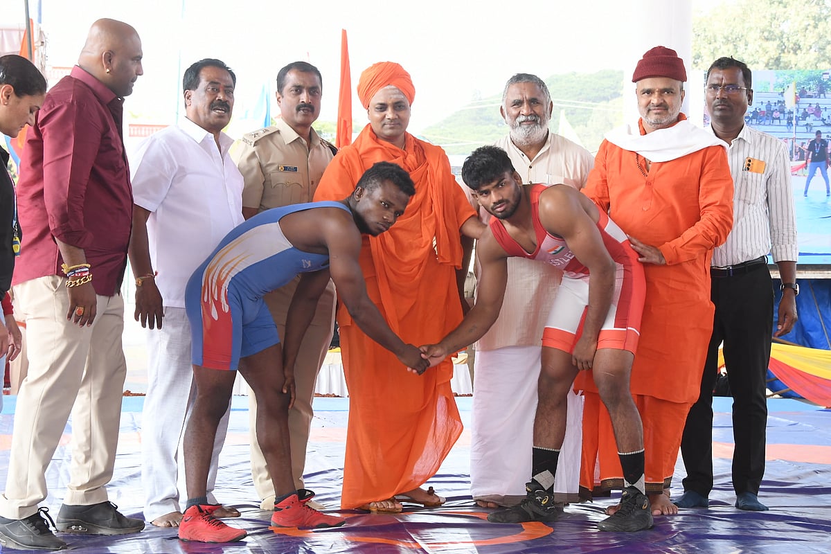 ಕ್ರೀಡಾಪಟುಗಳನ್ನು ಆಶೀರ್ವದಿಸಿದ ಅಭಿನವ ಶ್ರೀಗಳು
