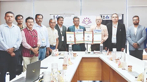 ಮಾನಕ ಮಹೋತ್ಸವ ಅಂಗವಾಗಿ ಹುಬ್ಬಳ್ಳಿಯ ಬಿಐಎಸ್​ ಶಾಖಾ ಕಚೇರಿ ಹಾಗೂ ಧಾರವಾಡದ ಐಐಟಿ ಮಧ್ಯೆ ಒಪ್ಪಂದಕ್ಕೆ ಸಹಿ ಹಾಕಲಾಯಿತು.