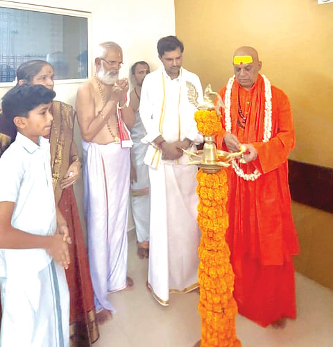 ಬ್ರಹ್ಮಾನಂದ ಸರಸ್ವತಿ ಸ್ವಾಮೀಜಿ ಸುವರ್ಣ ರೆಸಾರ್ಟ್ ಉದ್ಘಾಟಿಸಿದರು. ಸುವರ್ಣ ರೆಸಾರ್ಟ್‌ನ ಮಾಲೀಕರಾದ ಬೇಬಿ ಸುವರ್ಣ, ವೈ.ನಾಣ್ಯಪ್ಪ ಪೂಜಾರಿ, ಸಂಪತ್ ಬಿ.ಸುವರ್ಣ ಮೊದಲಾದವರಿದ್ದರು.