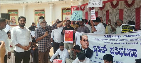 ಜ್ಞಾನೇಶ್ ಕುಮಾರ್ ವಜಾಕ್ಕೆ ಆಗ್ರಹಿಸಿ ಮೈಸೂರಿನಲ್ಲಿ ಪ್ರತಿಭಟನೆ
