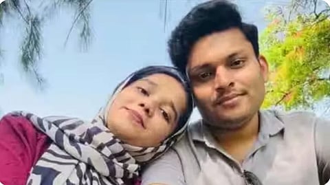 ಮೊಹಮ್ಮದ್ ಅಸ್ಲಾಂ, ಪತ್ನಿ ಫರ್ಹಾನಾ 
