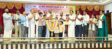 ಉಡುಪಿ ಉಚ್ಚಿಲ ದಸರಾ ಅಂಗವಾಗಿ ಆಯೋಜಿಸಿದ್ದ ಚಿತ್ರಕಲಾ ಸ್ಪರ್ಧೆಯನ್ನು ಶಾಸಕ ಯಶ್‌ಪಾಲ್ ಸುವರ್ಣ ಉದ್ಘಾಟಿಸಿದರು. ಪ್ರಮುಖರಾದ ಜಯ ಸಿ.ಕೋಟ್ಯಾನ್, ದಯಾನಂದ ಕೆ.ಸುವರ್ಣ, ರಾಮಚಂದ್ರ ಕುಂದರ್, ವಿನಯ ಕರ್ಕೇರ, ವಾಸುದೇವ ಸಾಲ್ಯಾನ್, ಶಶಿಕಾಂತ್ ಪಡುಬಿದ್ರಿ, ಶೋಭೇಂದ್ರ ಸಾಲ್ಯಾನ್, ವನಜಾ ಪುತ್ರನ್, ಶರತ್ ಕುವಾರ್ ಶೆಟ್ಟಿ, ಶಾರಿಕಾ ಕಿರಣ್, ಆನಂದ  ಸೆಲ್ವಂ ಇದ್ದರು.
