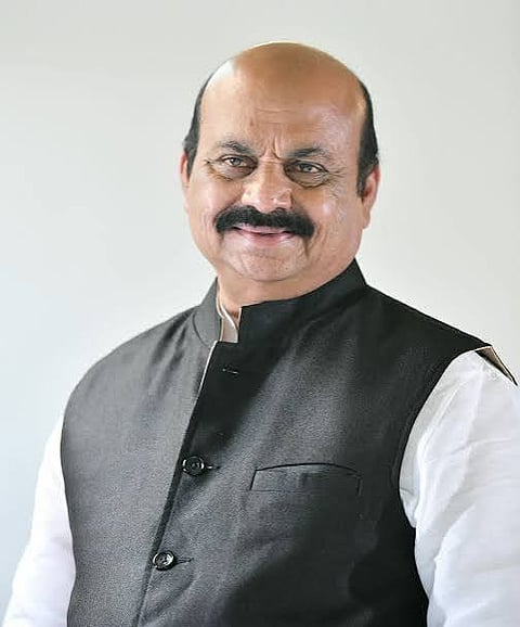 ಮಾಧ್ಯಮದವರೊಂದಿಗೆ ಮಾತನಾಡಿದ  ಮಾಜಿ ಮುಖ್ಯಮಂತ್ರಿ, ಸಂಸದ ಬಸವರಾಜ ಬೊಮ್ಮಾಯಿ.
