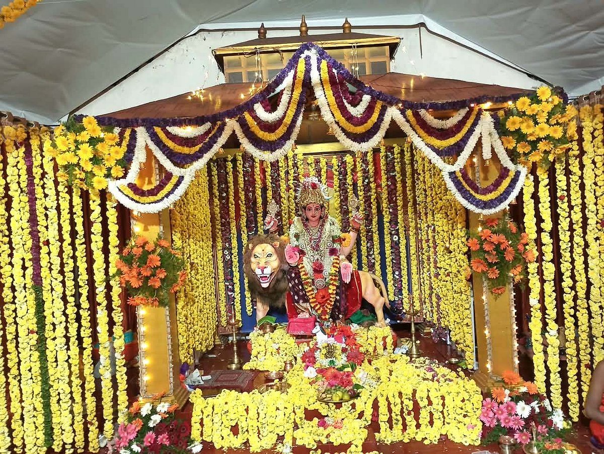 ದುರ್ಗಾದೇವಿಗೆ ಪುಷ್ಪಾಲಂಕಾರ decoration for Goddess Durga