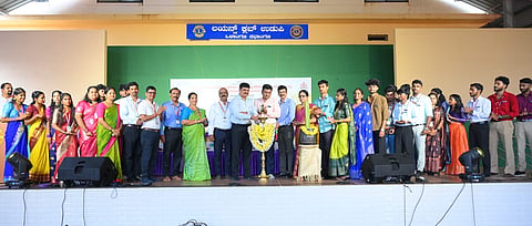 ಉಡುಪಿ ತೆಂಕನಿಡಿಯೂರು ಕಾಲೇಜ್​ನಲ್ಲಿ ವಿದ್ಯಾರ್ಥಿ ಕ್ಷೇಮಪಾಲನಾ ವೇದಿಕೆಯನ್ನು ಡಾ. ಕೃಷ್ಣಪ್ರಸಾದ್​ ಕೂಡ್ಲು ಉದ್ಘಾಟಿಸಿದರು. ಪ್ರೊ. ನಿತ್ಯಾನಂದ ವಿ. ಗಾಂವಕರ, ಡಾ. ನಿಕೇತನಾ, ಕೃಷ್ಣ ಸಾಸ್ತಾನ, ಡಾ. ದತ್ತಕುಮಾರ, ಡಾ. ಶ್ರೀಧರ ಭಟ್ಟ, ಹಮೀದಾ ಬಾನು, ಡಾ. ರೋಶನ್​ ಶೆಟ್ಟಿ, ಡಾ. ರಘು ನಾಯ್ಕ ಇತರರಿದ್ದರು.