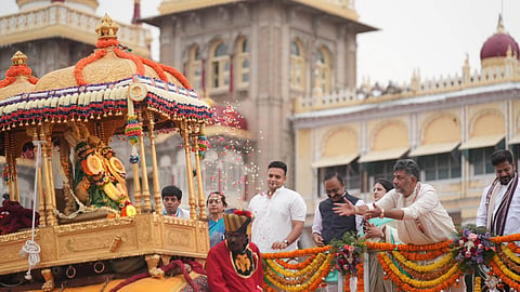 ಜಗಮೆಚ್ಚಿದ ಚಾಮುಂಡೇಶ್ವರಿ ಜಂಬೂ ಸವಾರಿ: ನಿನ್ನೆ ಅರಮನೆ ನಗರಿ ಕಂಡ ಅಪರೂಪದ ಕ್ಷಣಗಳಿವು! | Mysuru Dasara 
