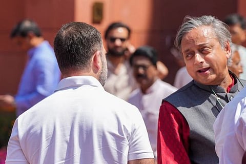 ನಾನು ಟ್ರಾವೆಲ್ ಏಜೆಂಟ್ ಅಲ್ಲ, ನನ್ನನ್ಯಾಕೆ ಕೇಳ್ತೀರಾ..? ರಾಹುಲ್ ಗಾಂಧಿ ವಿದೇಶ ಪ್ರವಾಸದ ಪ್ರಶ್ನೆಗೆ ಶಶಿ ತರೂರ್ ಮಾರ್ಮಿಕ ಉತ್ತರ! | Shashi Tharoor 
