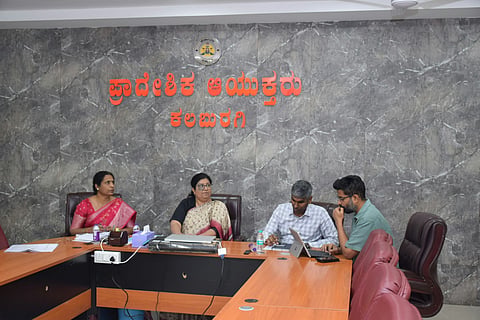 ಮಸ್ಟರಿಂಗ್ ಕಾರ್ಯ ಪರಿಶೀಲಿಸಿದ ಚುನಾವಣಾಧಿಕಾರಿ ಮತ್ತು ವೀಕ್ಷಕರು