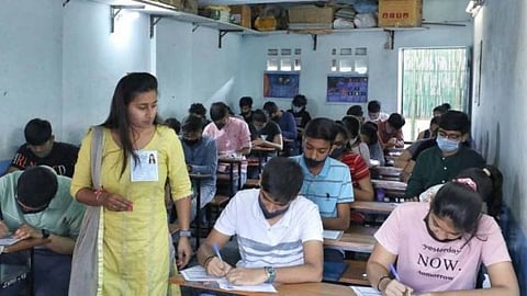 ಇಂದಿನಿಂದ NIOS ಪರೀಕ್ಷೆ 2026 ಆರಂಭ: 10ನೇ, 12ನೇ ತರಗತಿಯ ವೇಳಾಪಟ್ಟಿ, ಪ್ರವೇಶ ಪತ್ರ ಡೌನ್‌ಲೋಡ್ ಮಾಡುವುದು ಹೇಗೆ?