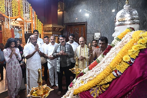 ಕೇರಳ ಸಚಿವ ಎಂ.ಲಿಜು ಅವರು ಕುಟುಂಬ ಸಮೇತ ಕುದ್ರೋಳಿ ಶ್ರೀ ಗೋಕರ್ಣನಾಥ ಕ್ಷೇತ್ರಕ್ಕೆ ಭೇಟಿ ನೀಡಿ ದೇವರ ದರ್ಶನ ಪಡೆದು ಪ್ರಸಾದ ಸ್ವೀಕರಿಸಿದರು.