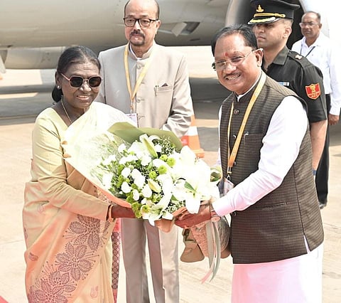 Chhattisgarh Chief Minister Vishnu Deo Sai warmly welcomed President Droupadi Murmu upon her arrival at Swami Vivekananda Airport in Raipur. Governor Ramen Deka was also present.