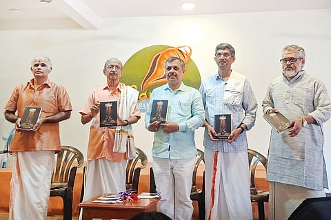ಸಂಗೀತ ಪಾಠಮಾಲಿಕೆ ಪುಸ್ತಕದ ಪರಿಷ್ಕೃತ ನಾಲ್ಕನೇ ಆವೃತ್ತಿಯನ್ನು ಬಿಡುಗಡೆಗೊಳಿಸಲಾಯಿತು. ಪ್ರಮುಖರಾದ ಗೋಪಾಲಕೃಷ್ಣ ಭಟ್, ಯೋಗೀಶ್ ಶರ್ಮ ಬಳ್ಳಪದವು, ಡಾ.ವಸಂತಕುಮಾರ್ ಪೆರ್ಲ ಮತ್ತಿತರರು ಇದ್ದರು.