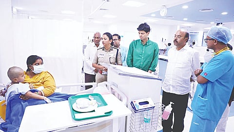 ಪೊಲೀಸ್ ಲಾಠಿ ಏಟಿಗೆ ಬಾಲಕಿಗೆ ಗಂಭೀರ ಗಾಯ