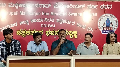 ಹುಬ್ಬಳ್ಳಿಯಲ್ಲಿ ಕಲ್ಯಾಣಿ ನಿರ್ದೇಶಕ ಬಿ.ಎಂ. ಗಿರಿರಾಜ ಮಾತನಾಡಿದರು.