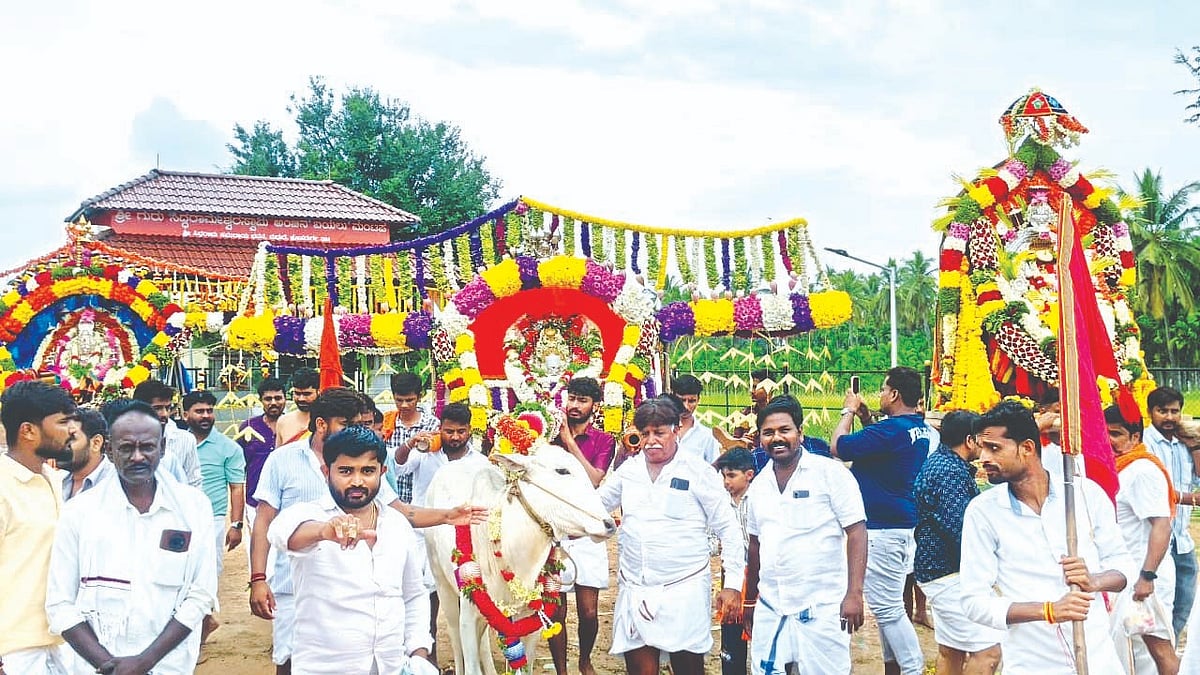 ಹೊಸದುರ್ಗದಲ್ಲಿ ಅದ್ದೂರಿ ಸಿದ್ದರಾಮೇಶ್ವರ ಅಂಬಿನೋತ್ಸವ