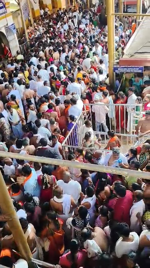 ಕುಕ್ಕೆ ಸುಬ್ರಹ್ಮಣ್ಯದಲ್ಲಿ ಭಕ್ತರು ಅಧಿಕ ಸಂಖ್ಯೆಯಲ್ಲಿದ್ದರು.