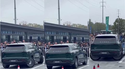 'Crab-walk' and 'pivot turn' car