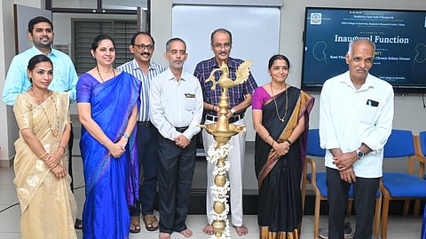 ಉಡುಪಿಯ ಎಸ್​ಡಿಎಂ ಕಾಲೇಜ್​ನಲ್ಲಿ ರಾಷ್ಟ್ರೀಯ ಮಟ್ಟದ ನಿರಂತರ ವೈದ್ಯಕೀಯ ಶಿಕ್ಷಣ ಕಾರ್ಯಾಗಾರವನ್ನು ಡಾ. ಮುರಳೀಧರ ಶರ್ಮ ಉದ್ಘಾಟಿಸಿದರು. ಡಾ. ಮಮತಾ ಕೆ.ವಿ., ಡಾ. ನಿರಂಜನ ರಾವ್​, ಡಾ. ನಾಗರಾಜ ಎಸ್​., ಡಾ. ಸರಿತಾ ಟಿ. ಇತರರಿದ್ದರು.