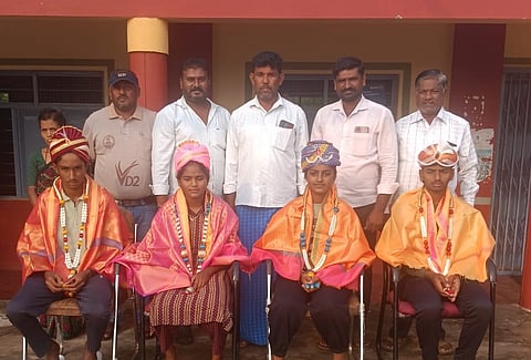 ರಾಷ್ಟ್ರೀಯ ಸಬ್ ಜೂನಿಯರ್ ಥ್ರೋ ಬಾಲ್ ಪಂದ್ಯಾವಳಿಗೆ ಆಯ್ಕೆಯಾದ ವಿದ್ಯಾರ್ಥಿಗಳನ್ನು ಅಭಿನಂದಿಸಲಾಯಿತು. ಲೋಕೇಶ್, ಎನ್.ಕುಮಾರ್, ನಾರಾಯಣ, ಕುಮಾರ್, ಬಾಲಸುಬ್ರಮಣ್ಯ, ಶ್ರೀಧರ್ ಇದ್ದರು.