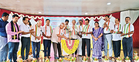ಮದ್ಯವರ್ಜನ ಶಿಬಿರವನ್ನು ಪ್ರಗತಿಪರ ಕೃಷಿಕ ಶ್ರೇಯಾಂಶು ಕುಮಾರ್ ಉದ್ಘಾಟಿಸಿದರು. ಶಾಸಕಿ ಭಾಗೀರಥಿ ಮುರುಳ್ಯ, ಪ್ರಮುಖರಾದ ಎಂ.ವೆಂಕಪ್ಪ ಗೌಡ, ಡಾ.ರಾಮಯ್ಯ ಭಟ್, ಡಾ.ದೇವಿಪ್ರಸಾದ್ ಕಾನತ್ತೂರು ಮತ್ತಿತರರಿದ್ದರು.
 
