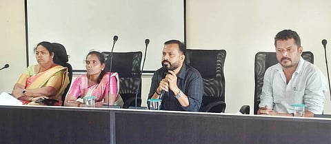  ಕಾಪು ಪುರಸಭೆ ಸಾಮಾನ್ಯ ಸಭೆಯಲ್ಲಿ ಮುಖ್ಯಾಧಿಕಾರಿ ನೀಲಕಂಠ ಮೇಸ್ತ ಮಾತನಾಡಿದರು. ಅಧ್ಯಕ್ಷೆ ಮೋಹಿನಿ ಶೆಟ್ಟಿ, ಉಪಾಧ್ಯಕ್ಷೆ ಸರಿತಾ ಶಿವಾನಂದ, ಸ್ಥಾಯೀ ಸಮಿತಿ ಅಧ್ಯಕ್ಷ ಕಿರಣ್ ಆಳ್ವ ಇದ್ದರು.