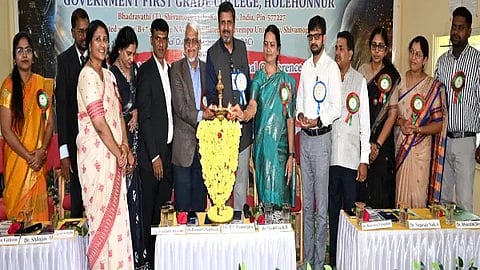 Seminar on Artificial Intelligence and Society