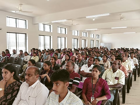 ಹೆಬ್ರಿ ಪಾಂಡುರಂಗ ರಮಣ ನಾಯಕ್ ಅಮೃತ ಭಾರತಿ ಪಿಯು ಕಾಲೇಜಿನಲ್ಲಿ ಉಚಿತ ಶಿಕ್ಷಣ ಪ್ರವೇಶ ಪರೀಕ್ಷೆ ಜರುಗಿತು. ಪ್ರಮುಖರಾದ ಎಚ್.ರಾಜೇಶ್ ನಾಯಕ್, ಎಚ್.ಸತೀಶ್ ಪೈ, ಪ್ರಕಾಶ್ ಜೋಗಿ, ವಿಜಯ ಕುಮಾರ್ ಶೆಟ್ಟಿ ಉಪಸ್ಥಿತರಿದ್ದರು.

 