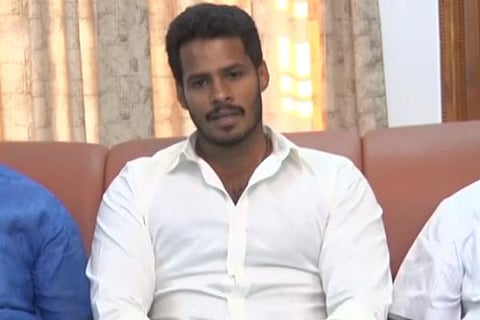 nikil photo