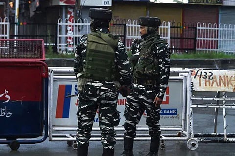 Paramilitary 25 dec 19
