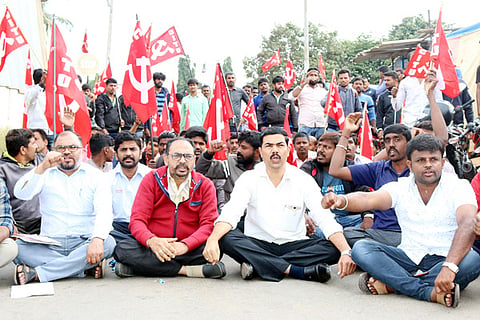 02 Nela ph 04 Employs Protest