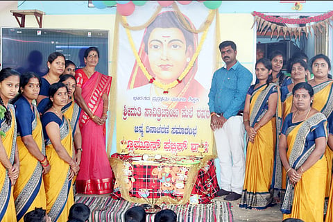 03 Nela Ph 01 savitree bayi pule jayanthi