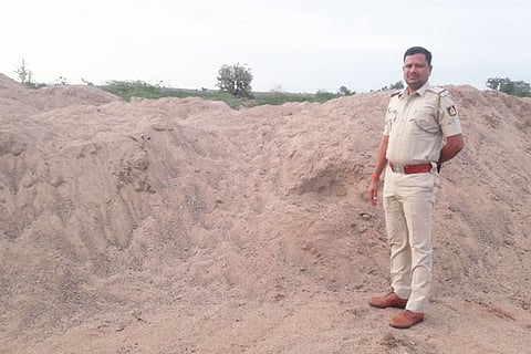 16012020 Devadurga illigal sand