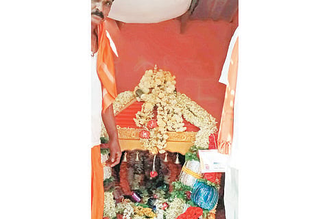 16ss1Banathamma vigraha puje
