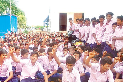 210120 Kalagatta Residental School Childrens Protest
