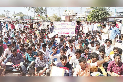 22012020 Sindhanoor Students Protest