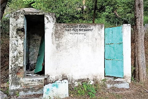 Kailancha-Ph-01-Kungal School Old Toilet Kattada School Compound -2-1-2020