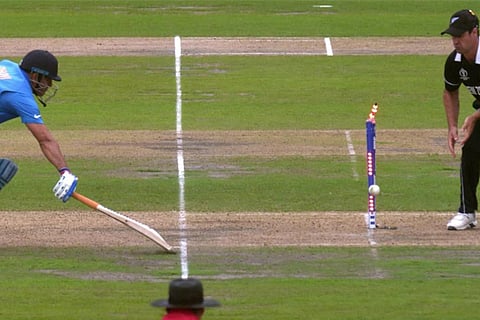 Run out Dhoni