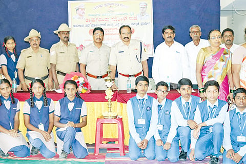 photo tgl 1(21.1.2020) janasamparka sabhe police tgl