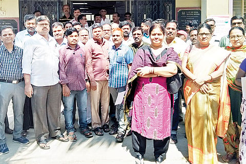 040220 Gangavati LIC Employees Protest