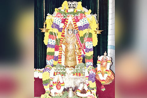 070220 Ballari Kanyaka Parameshwari Devi Gold Sari