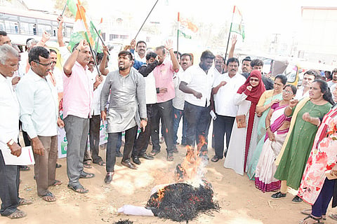 07Tmk_Congress_Protest