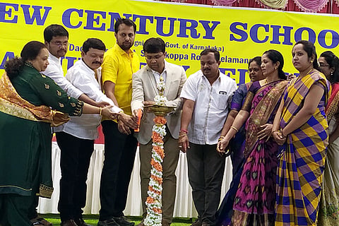 09 Nela ph 2 New century School Anualday