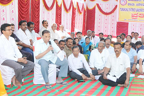 10Tmk_PrivateSchool_Protest