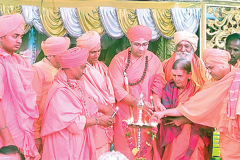 130220 Hadagali Gavisiddeshwara Math Mass Marriage