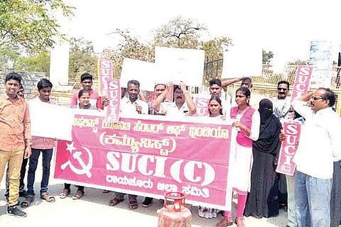 290220 Raichur SUCI Protest aganist Gas Price Hike