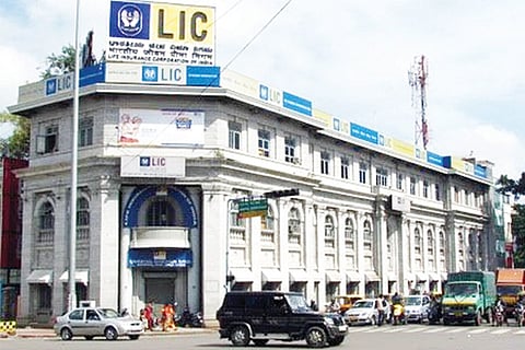 LIC F